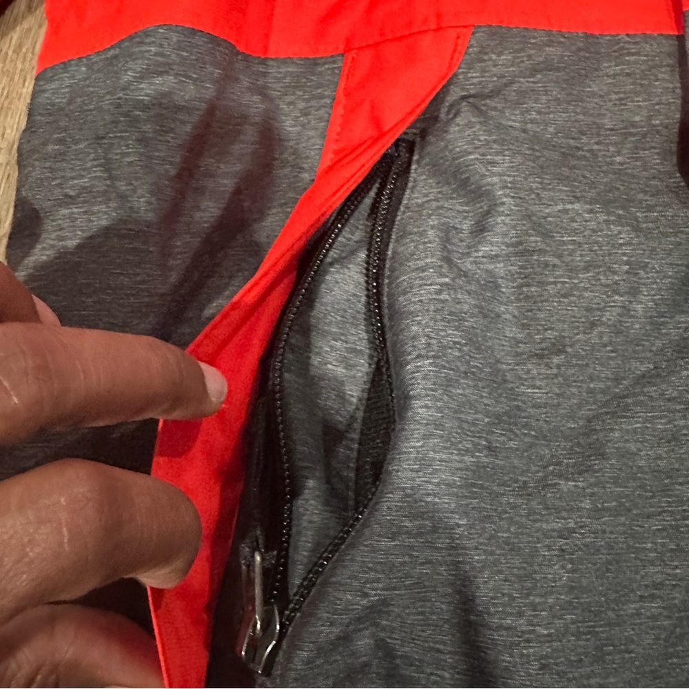 {preloved} Boy’s The North Face Red and Black Hooded Raincoat - Picture 5 of 11